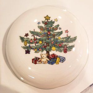 CHRISTMAS TREE TRINKET CANDY DISH with LID - PRESENTS & MISTLETOE - NIKKO JAPAN